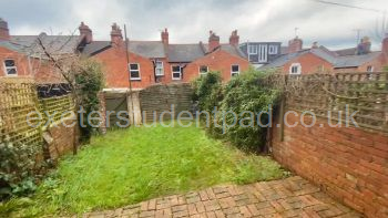 Garden - Green space - Gardener keeps tidy