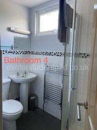 Separate shower room for room 4