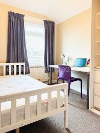 Bedroom 1 (1st Floor)